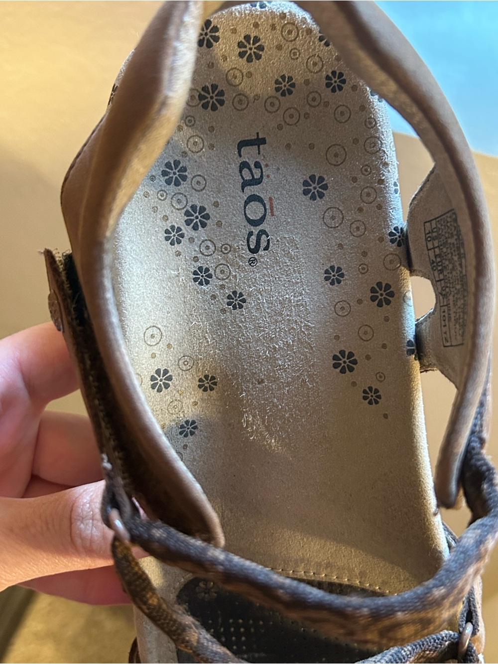 Taos Women's Size 10 Brown Patterned Strappy Comfort Sandals Boho Hiking Travel - Picture 4 of 9